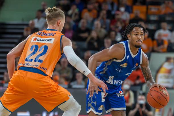 队的攻守转 队的攻守转