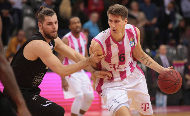 双方球迷来 双方球迷来